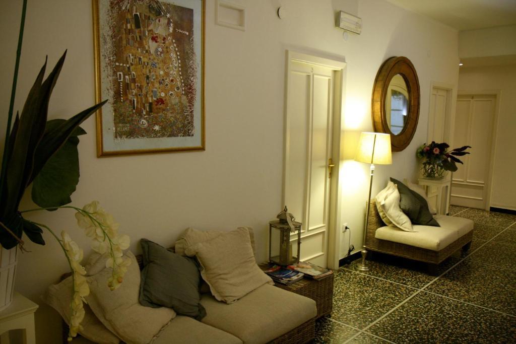 Hotel Gabbiano อาลัสซิโอ ภายนอก รูปภาพ