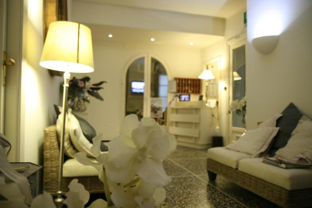 Hotel Gabbiano อาลัสซิโอ ภายนอก รูปภาพ
