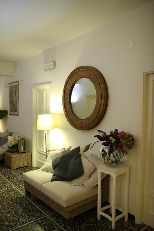 Hotel Gabbiano อาลัสซิโอ ภายนอก รูปภาพ