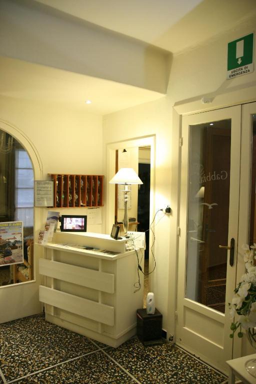 Hotel Gabbiano อาลัสซิโอ ภายนอก รูปภาพ